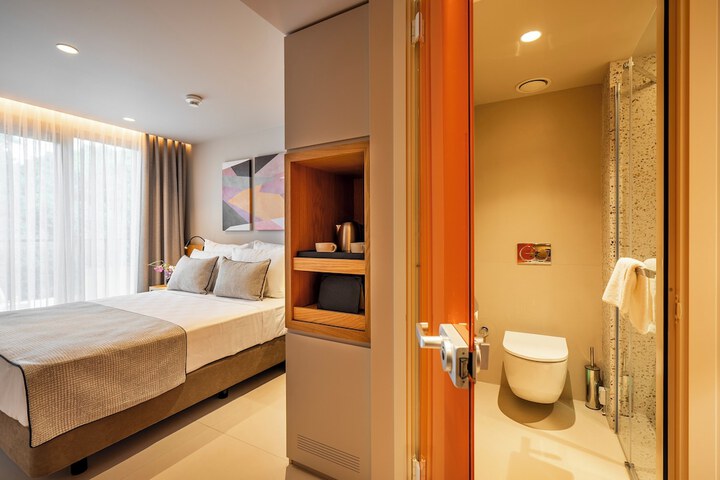Room 27 of 112