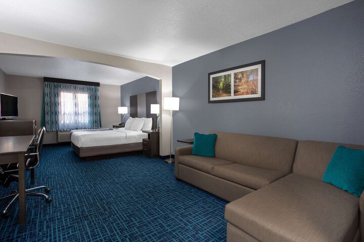 1 King Bed (8 of 14)