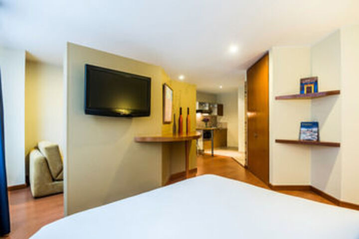 Room 13 of 19