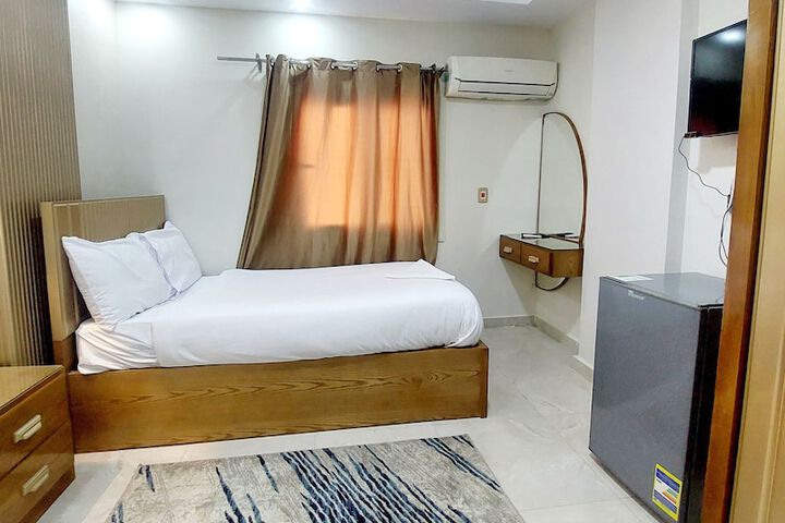 Room 13 of 35