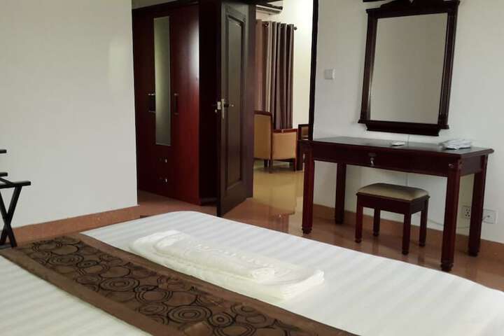 Room 7 of 44