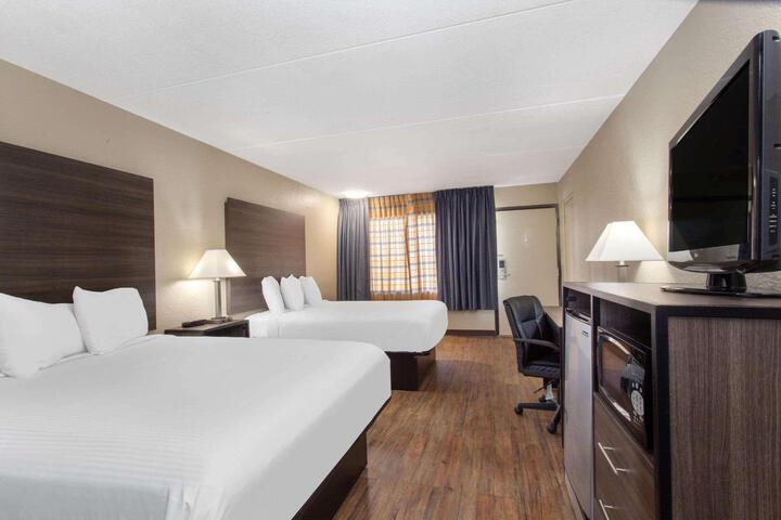 1 King Bed (7 of 10)