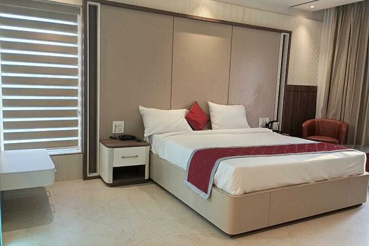 Room 8 of 34
