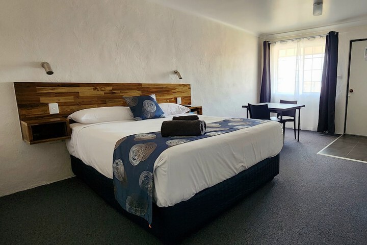 Room 6 of 38