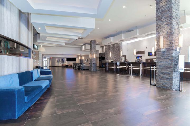 Entrance & Lobby