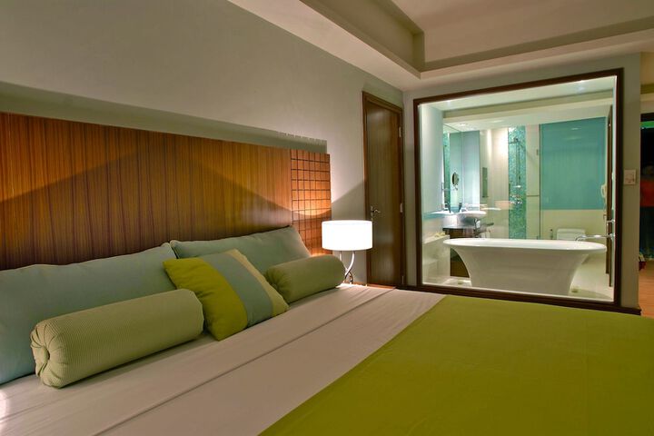 Room 5 of 50