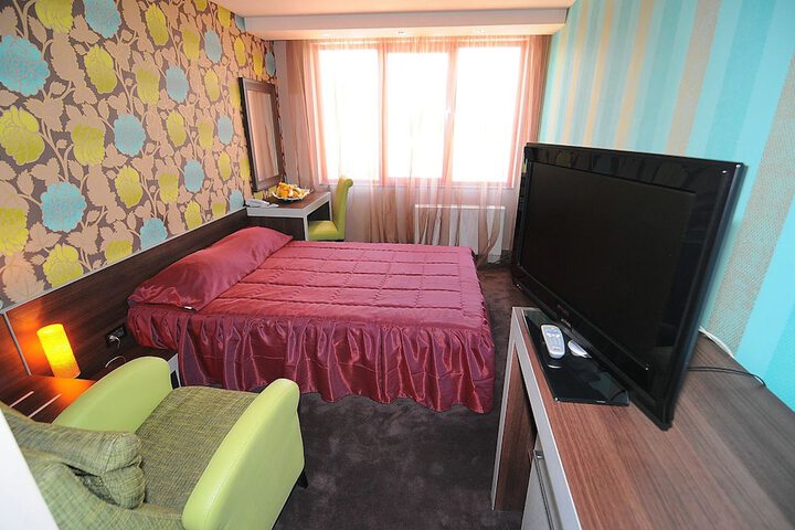 Room 9 of 49