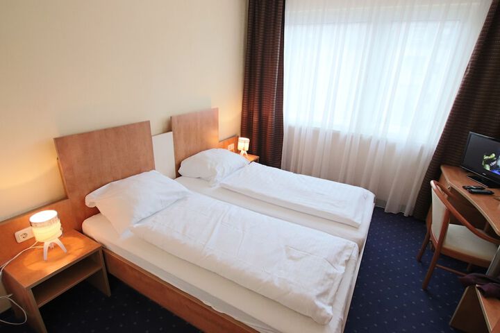 Room 7 of 40