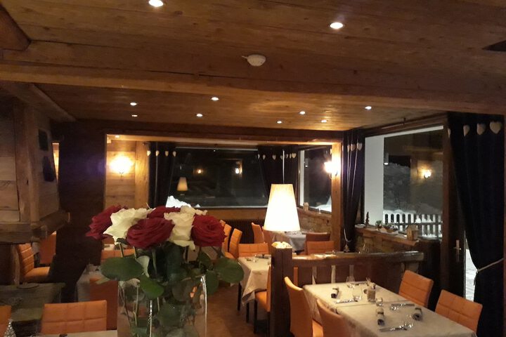 Dining 30 of 60