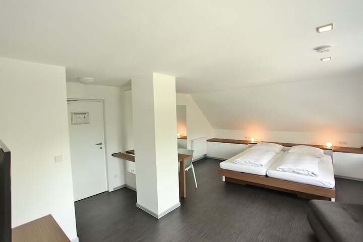 Room 16 of 35