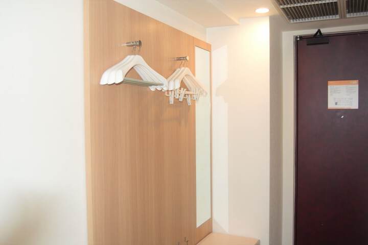 Room 16 of 49