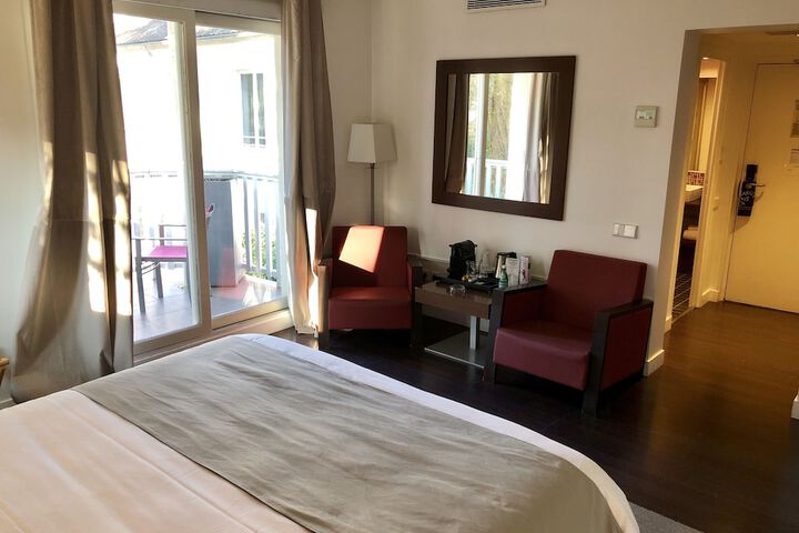 Room 7 of 49