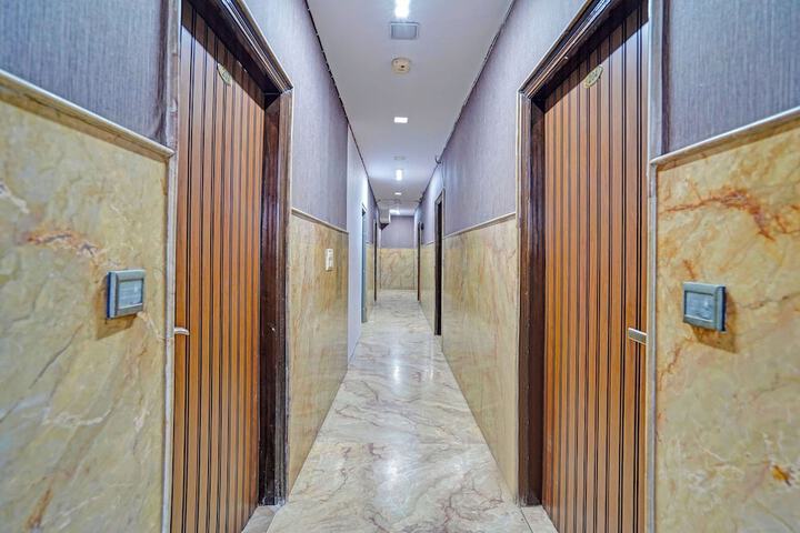 Ballroom/Hall 29 of 32