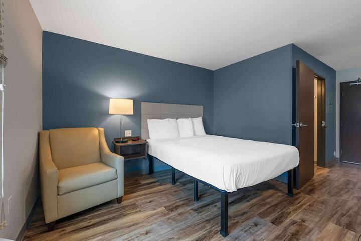 Standard Studio 1 Queen Bed (7 of 11)