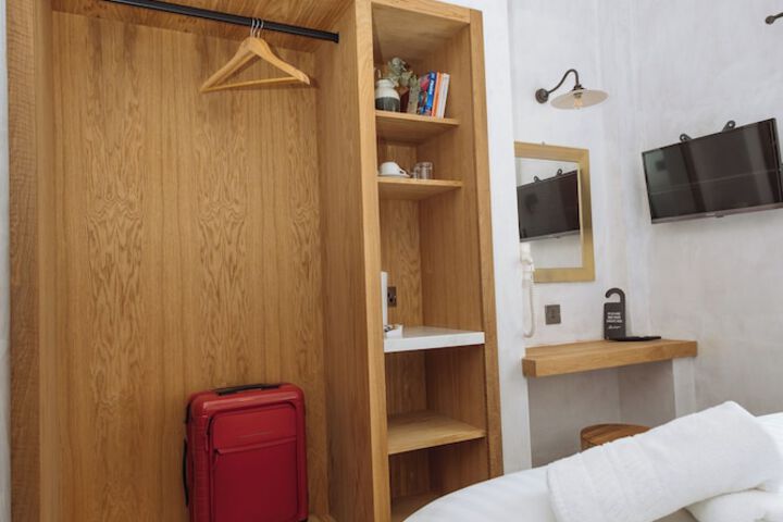 Room 70 of 121