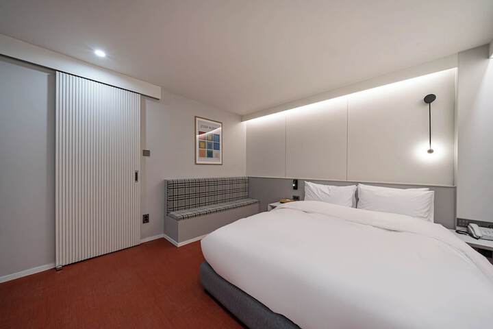 Room 15 of 37