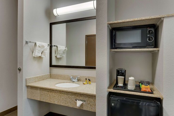 Room 21 of 37