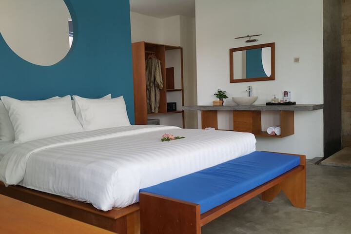 Room 14 of 180