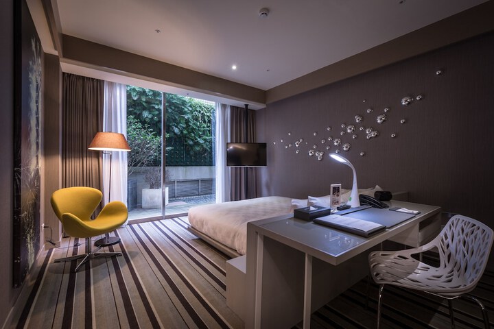 Room 8 of 36