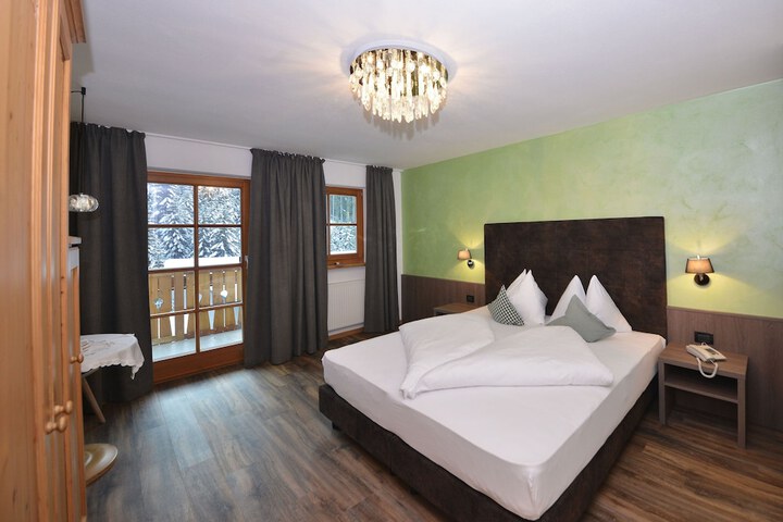 Room 14 of 37