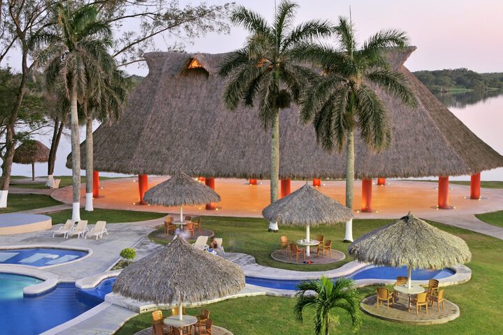 Hotel Pool