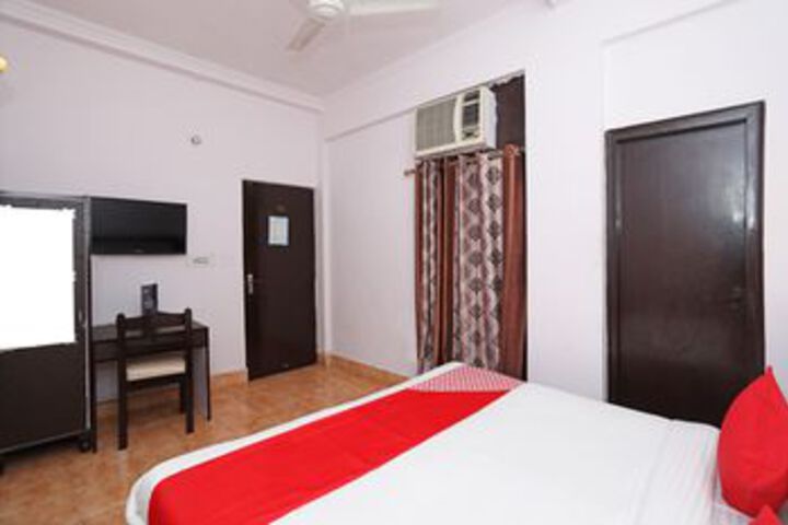 Room 13 of 26