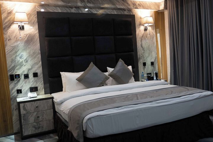 Room 53 of 98