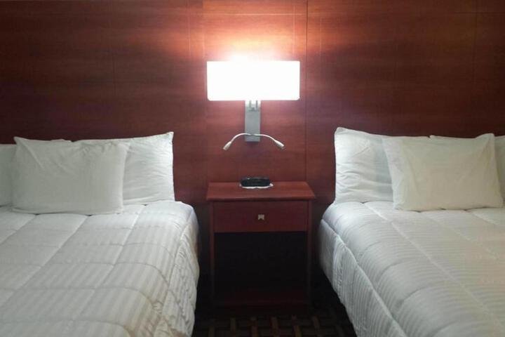 1 King Bed (3 of 20)