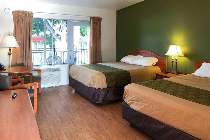 2 Queen Beds (2 of 2)