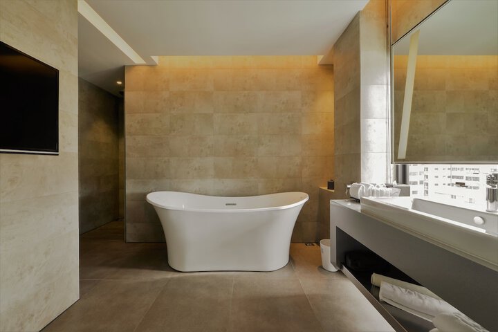 Room 32 of 82