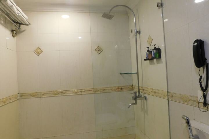 Room 32 of 46