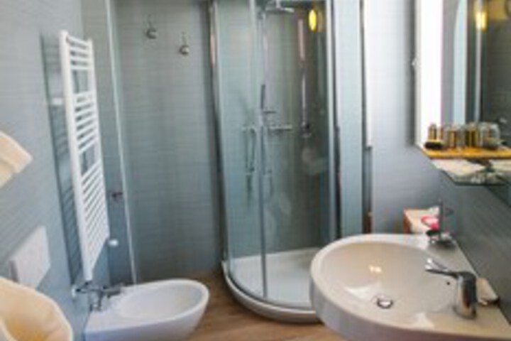 Room 2 of 41