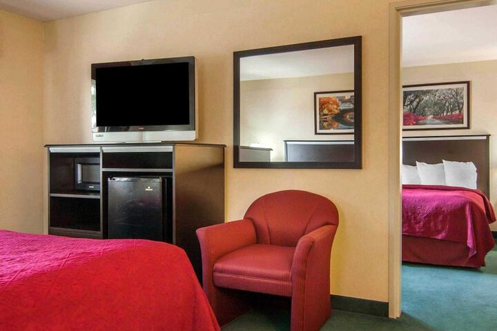 Room 26 of 107