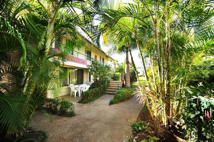 Hotel Exterior 71 of 80