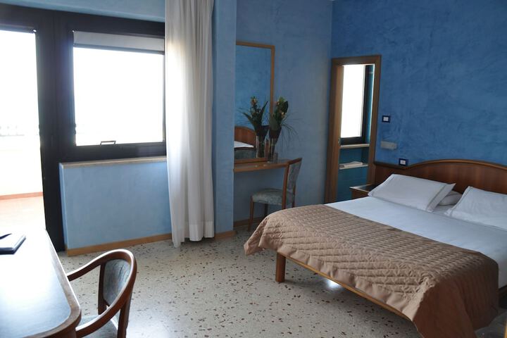 Room 8 of 39
