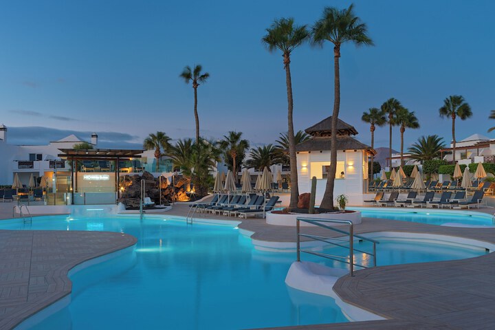 Hotel Pool