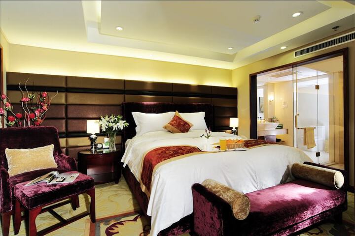 Room 12 of 20