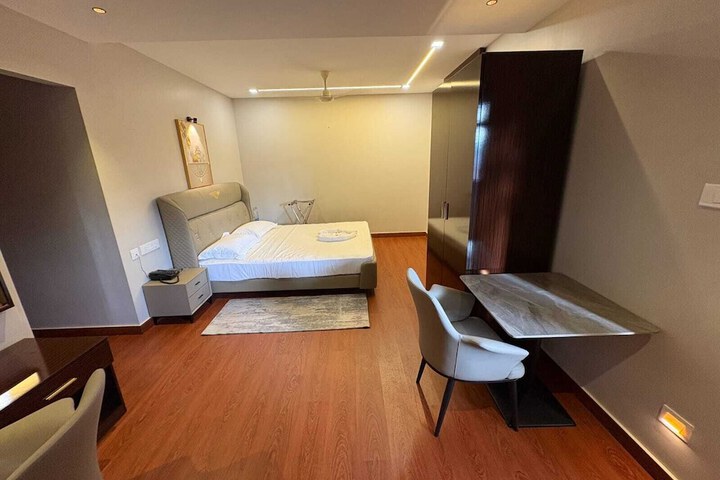 Room 32 of 72