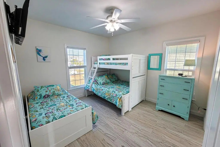 Room 6 of 15
