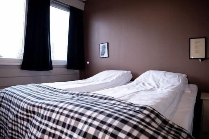Room 3 of 32