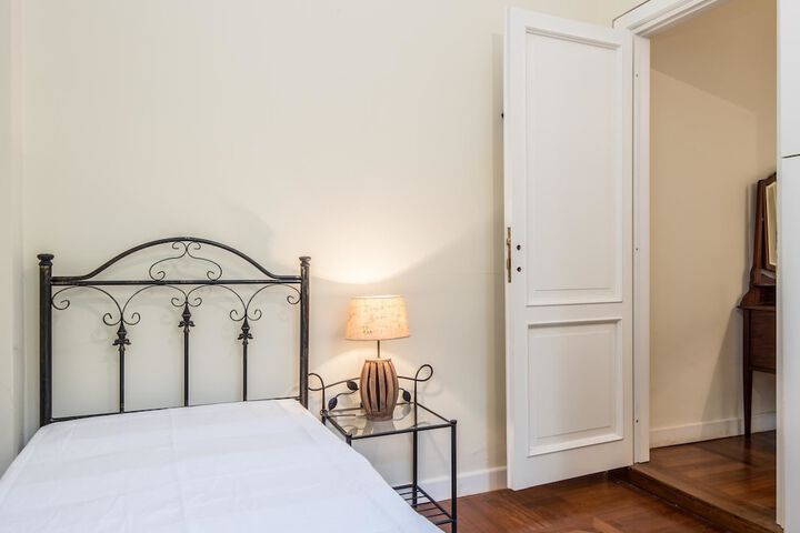 Room 5 of 49