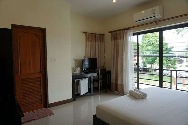 Room 13 of 42