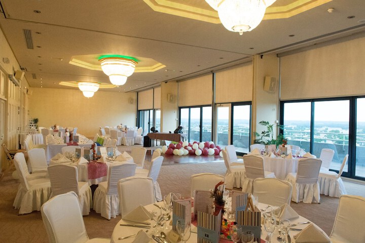 Ballroom/Hall 35 of 50