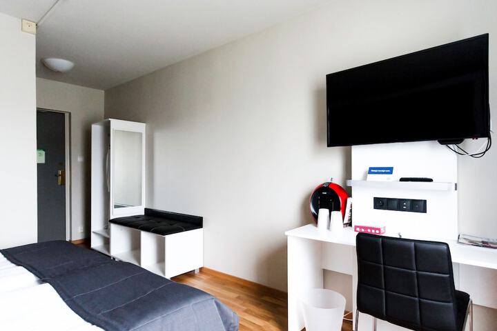 Room 5 of 77