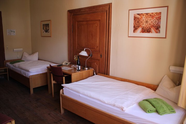 Room 14 of 36