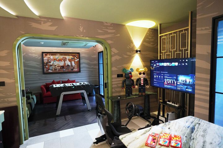Room 54 of 63