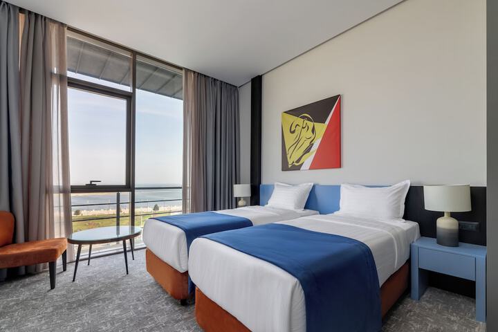 Room 4 of 28