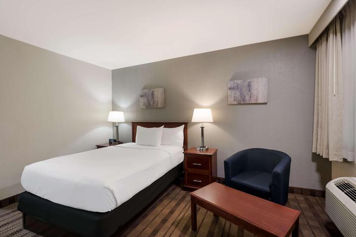 Standard Double Bed (5 of 13)