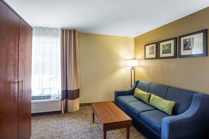 Room 17 of 33