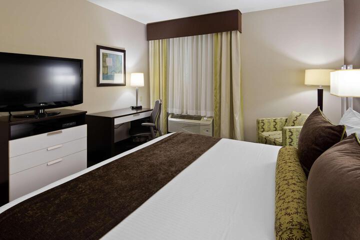 1 King Bed Executive Room Pillow Top Mattress Flat Screen Television Microwave and Refrigerator (1 of 12)